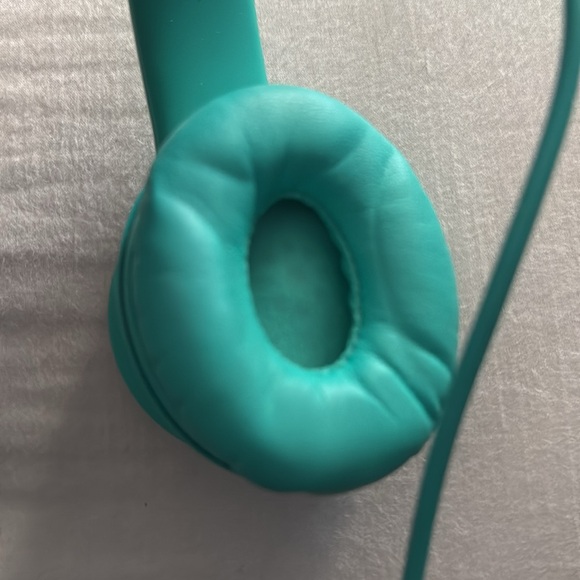 Beats by Dr Dre teal and in great condition - Picture 6 of 10